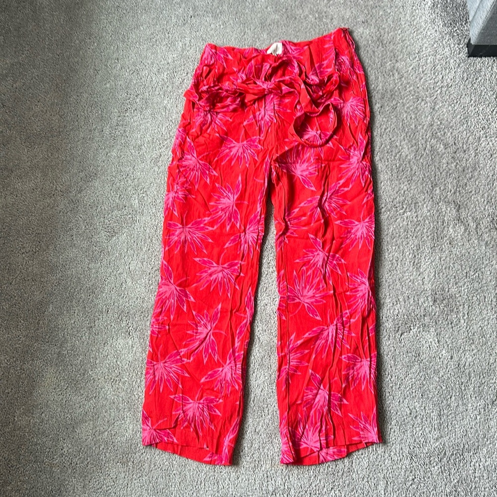 NWOT VICI vacation pants red floral